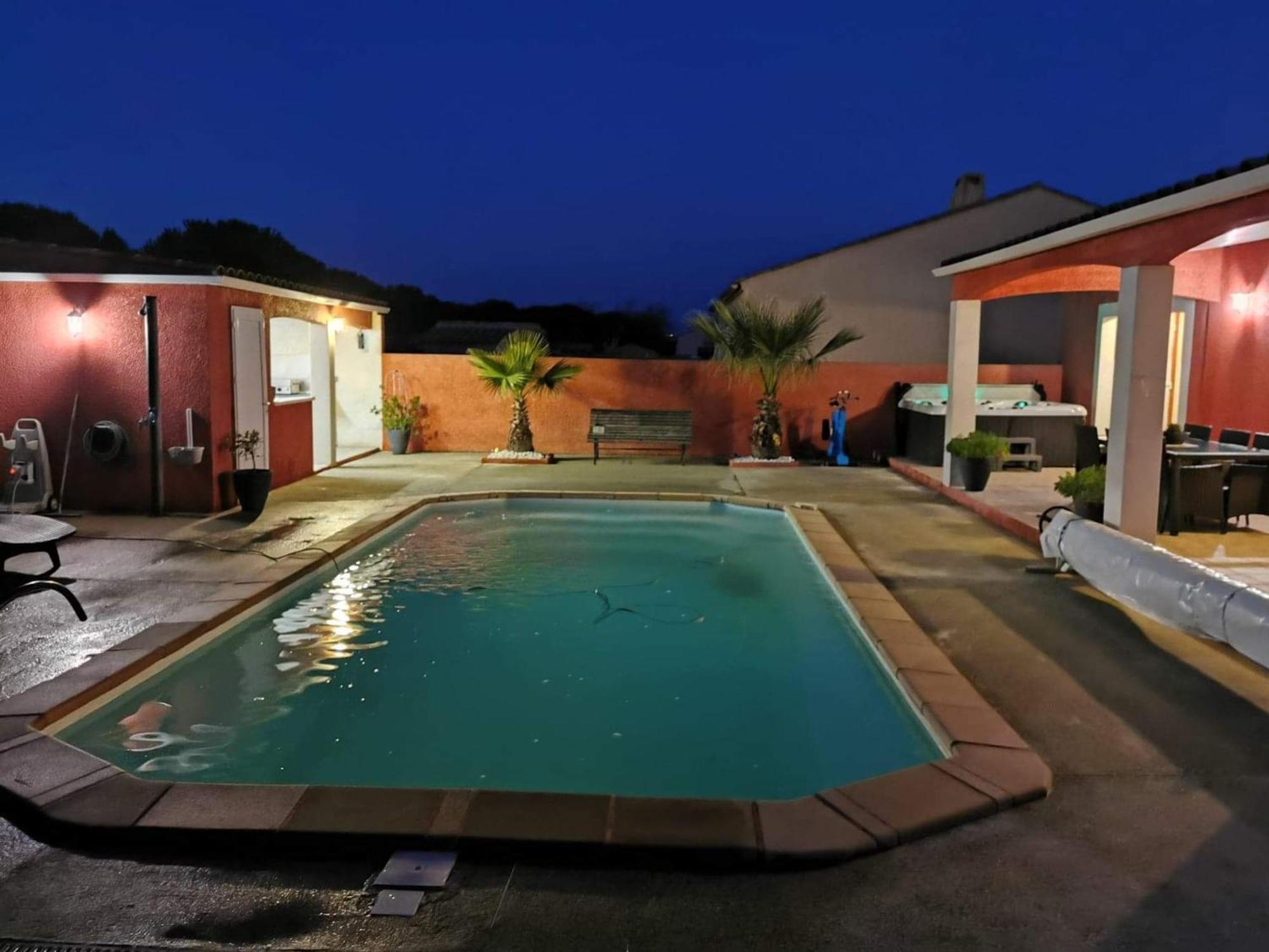 Villa Elegante A Carcassonne Avec Jardin Et Jacuzzi Exterior foto